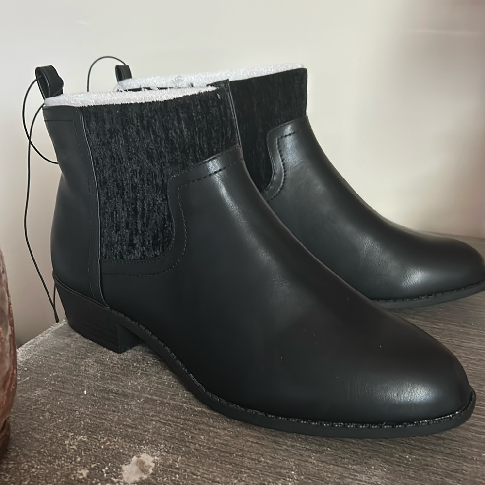 Torrid textured cuff ankle booties